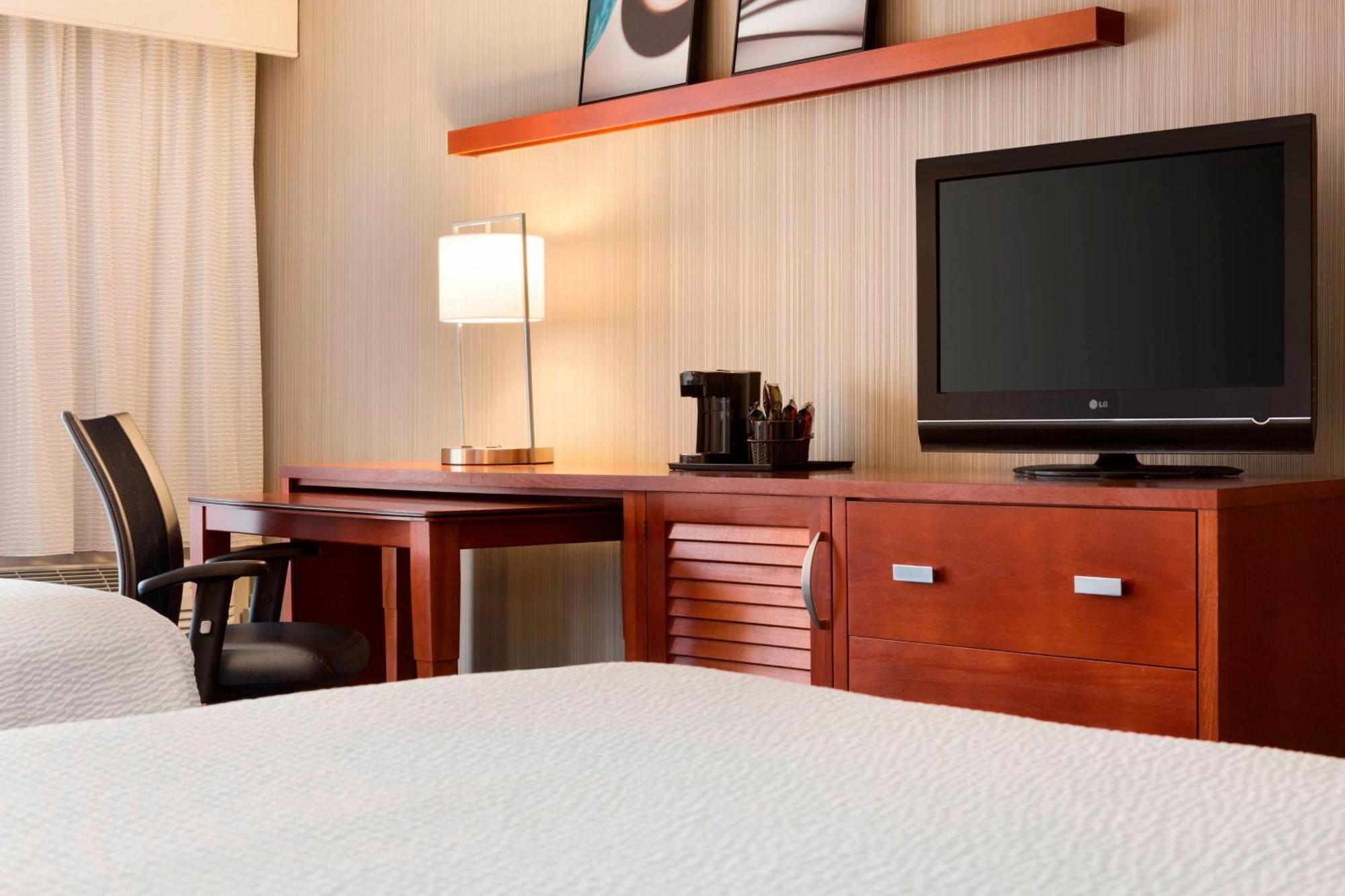 Courtyard By Marriott Champaign Hotell Eksteriør bilde