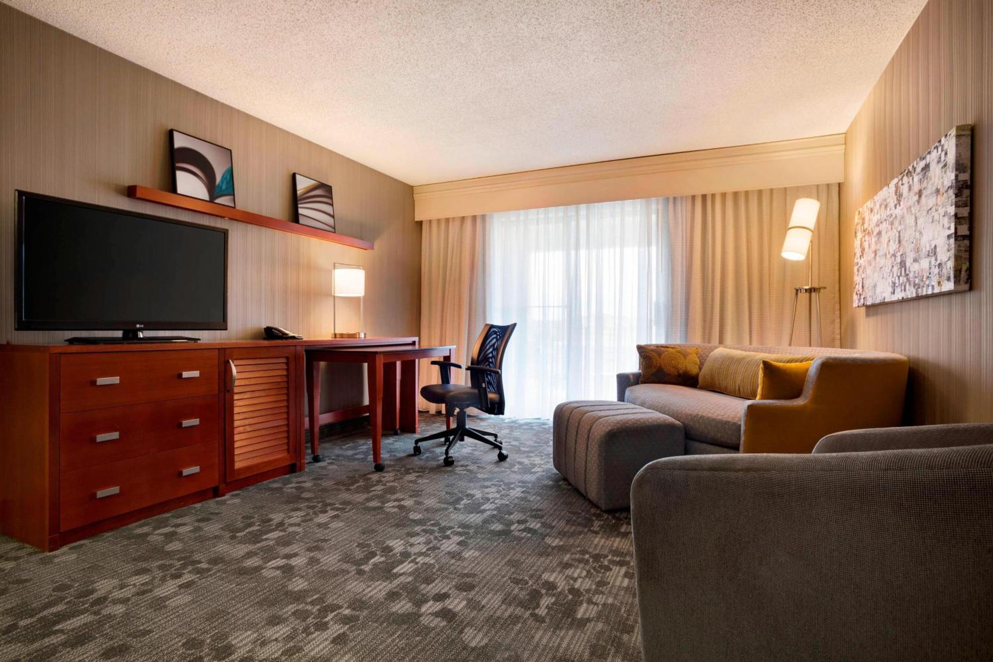 Courtyard By Marriott Champaign Hotell Eksteriør bilde