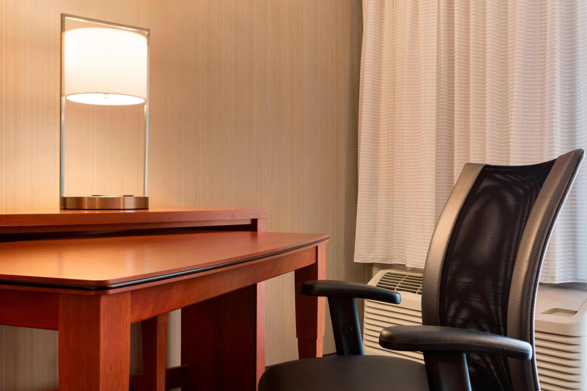 Courtyard By Marriott Champaign Hotell Eksteriør bilde