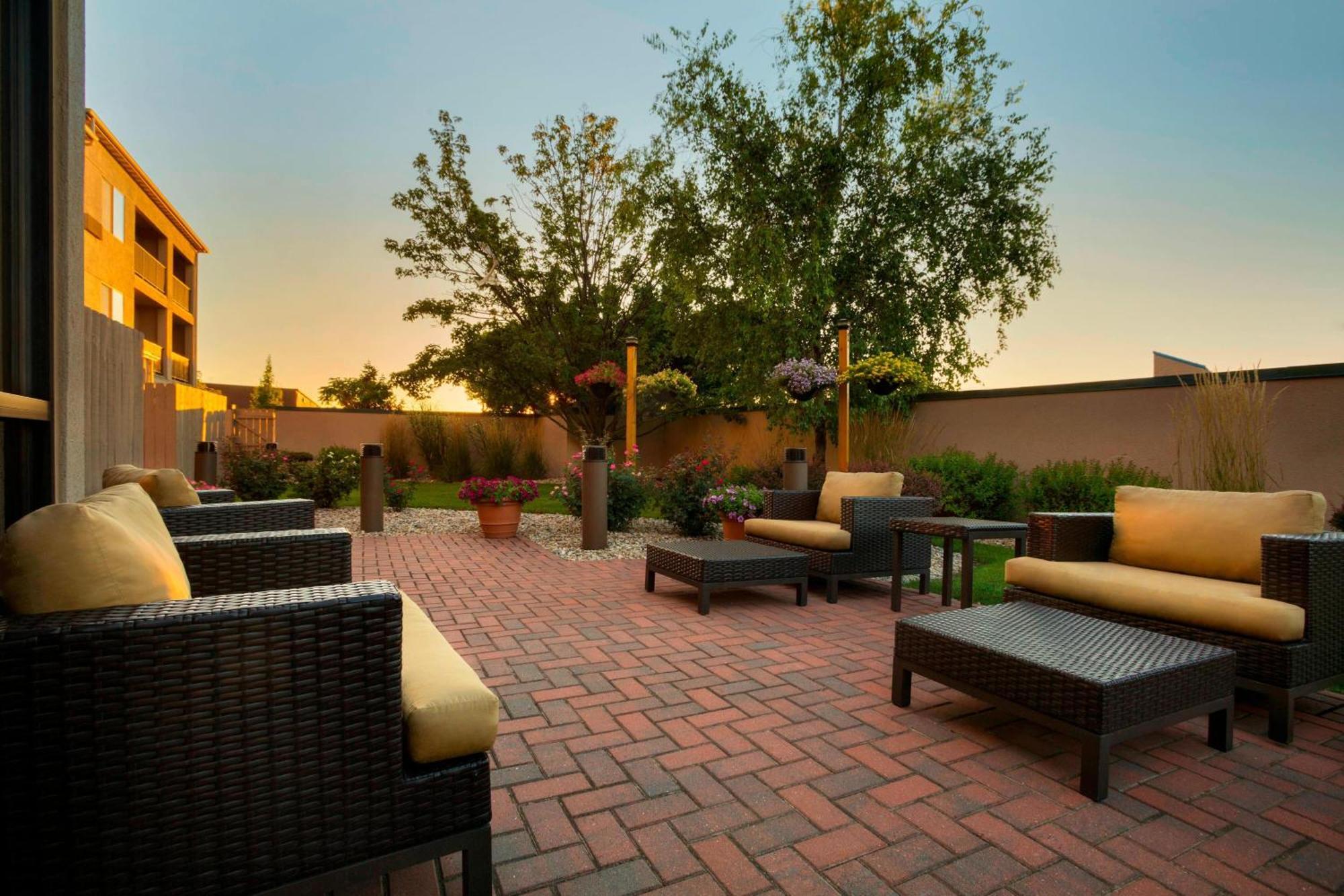 Courtyard By Marriott Champaign Hotell Eksteriør bilde