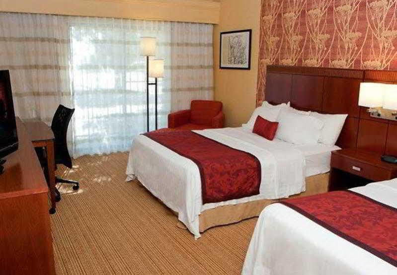 Courtyard By Marriott Champaign Hotell Eksteriør bilde